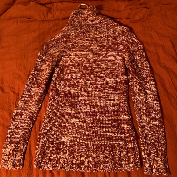 Rue21 small folded turtle neck maroon and white sweater - Picture 3 of 5